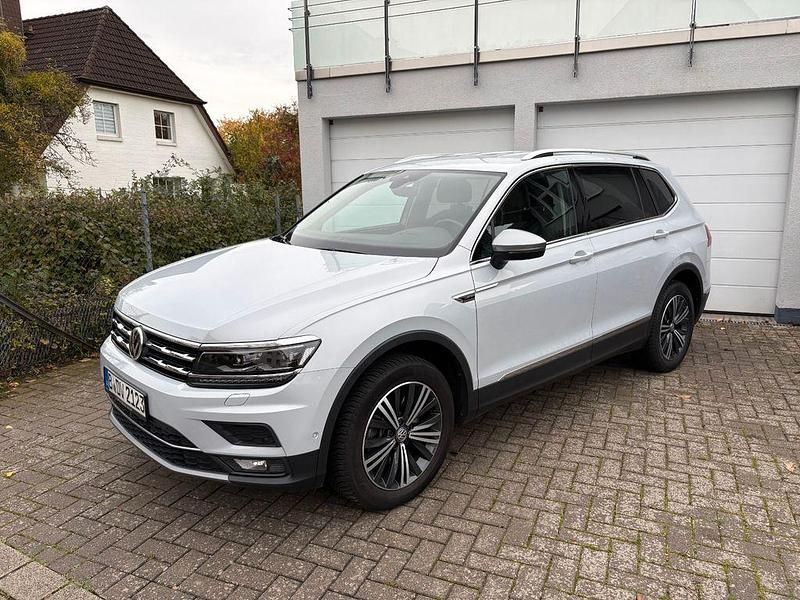 Weiß Gebraucht 2017 VW Tiguan Allspace Highline SUV | 24.900 € (Fairer Preis) - Bild 1/4