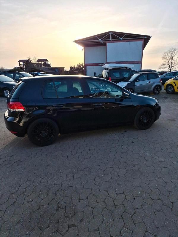 Gebraucht VW Golf VI 105 PS (77 kW) 2012 Schwarz Kleinwagen