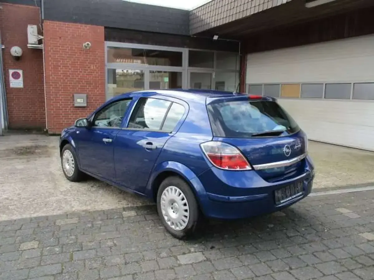 Gebraucht Opel Astra Sport 116 PS (85 kW) 2009 Blau Limousine
