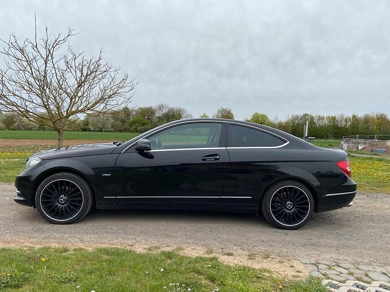 Gebraucht Mercedes C220 170 PS (125 kW) 2011 Schwarz Coupé