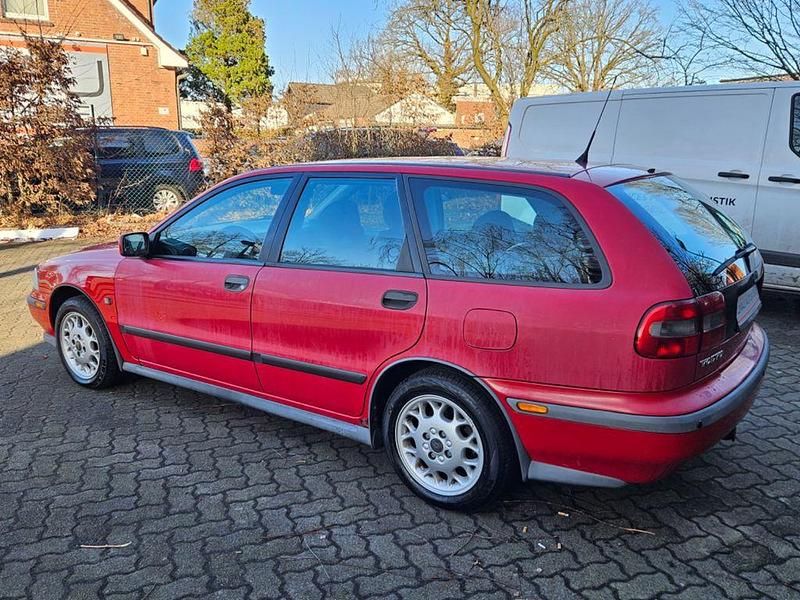 Gebraucht Volvo V40 140 PS (102 kW) 1998 Rot Kombi