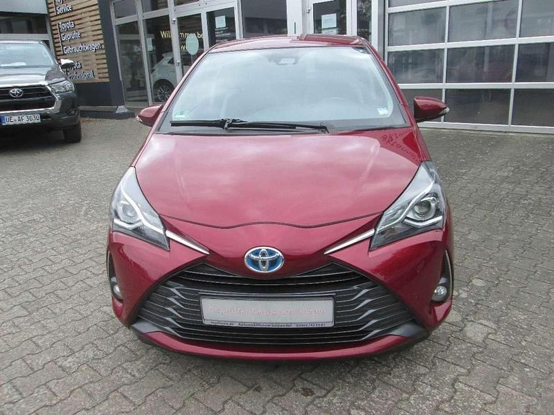 Gebraucht Toyota Yaris Hybrid Club 100 PS (73 kW) 2019 Tokiorotperleffect Limousine