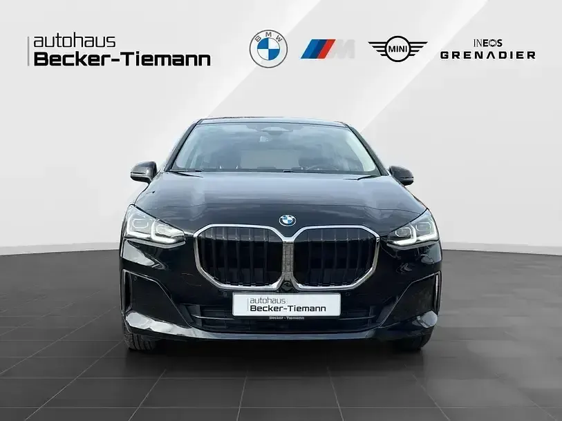 Gebraucht BMW 220 Active Tourer Efficient Dynamics 156 PS (114 kW) 2025 Saphirschwarz Van / Kleinbus