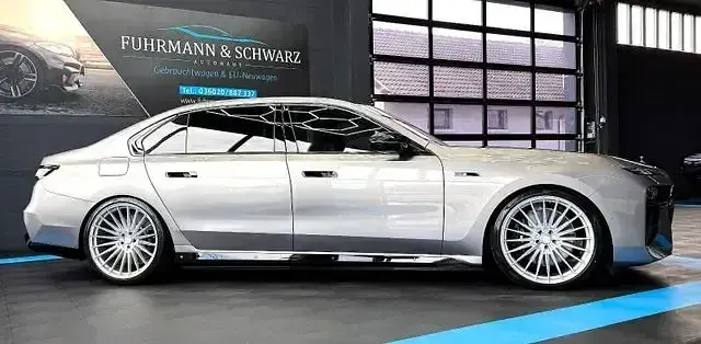 Gebraucht BMW M760e Performance 571 PS (419 kW) 2025 Grau Limousine