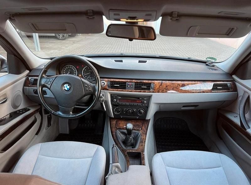 Gebraucht BMW 320 150 PS (110 kW) 2005 Grau Limousine