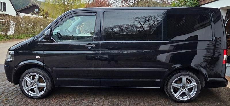 Second-hand VW T5 102 CP (75 kW) 2013 Negru Van