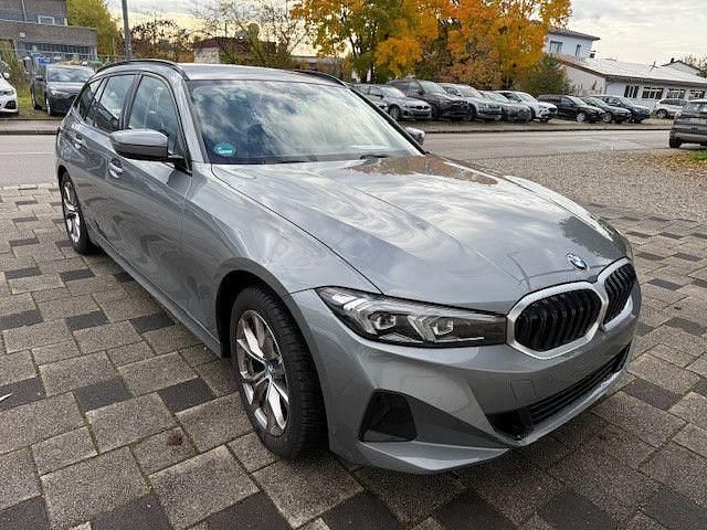 Grau Gebraucht 2023 BMW 320 Kombi | 30.480 € (Superpreis) - Bild 1/4