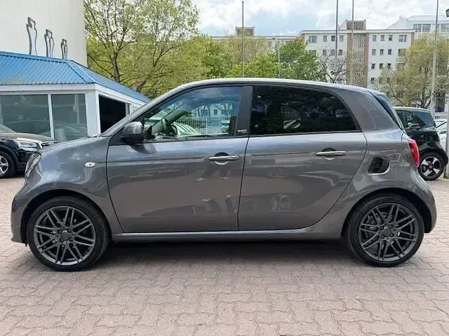 Używany Smart ForFour Brabus 90 KM (66 kW) 2019 Szary Hatchback