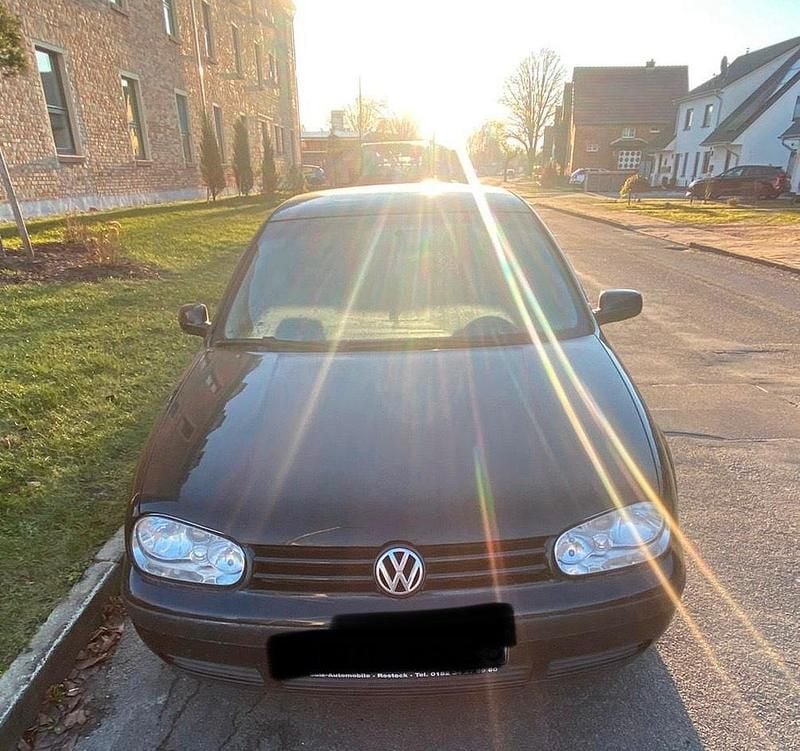 Schwarz Gebraucht 2002 VW Golf IV Kleinwagen | 1.000 € (Guter Preis) - Bild 1/4
