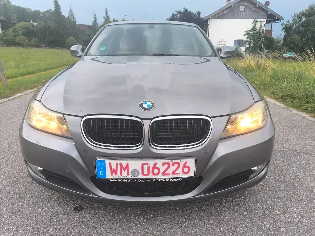 Gebraucht BMW 320 184 PS (135 kW) 2010 Grau Limousine