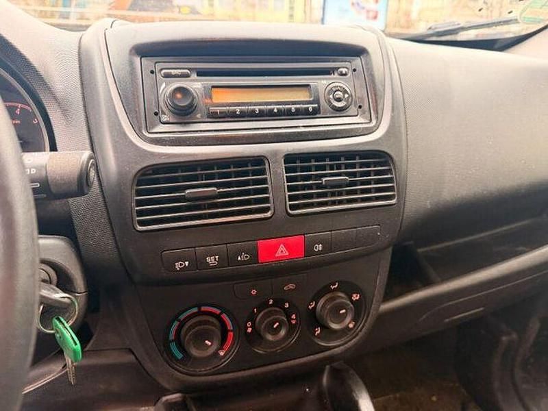 Gebraucht Opel Combo 193 PS (141 kW) 2017 Weiß Van / Kleinbus