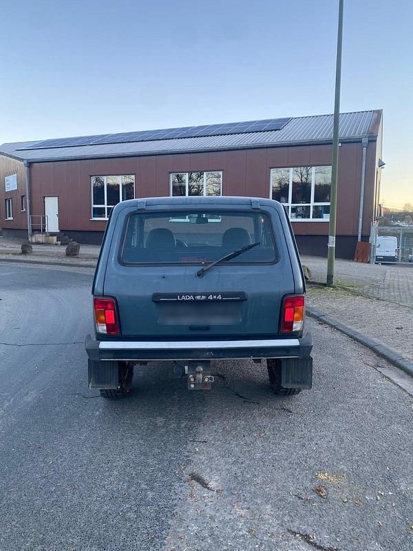 Gebraucht Lada niva 83 PS (61 kW) 2012 Schwarz SUV