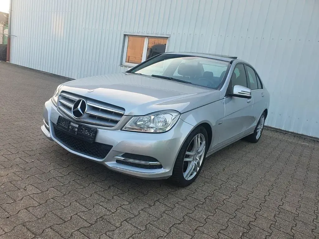 Gebraucht Mercedes C180 156 PS (114 kW) 2011 Silber Limousine