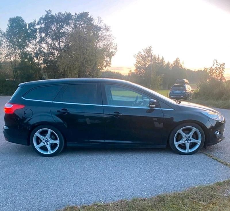 Gebraucht Ford Focus 150 PS (110 kW) 2012 Schwarz Kombi