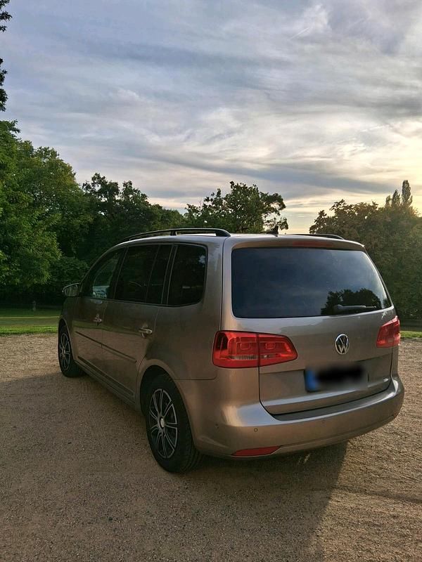 Gebraucht VW Touran 105 PS (77 kW) 2013 Gold Van / Kleinbus
