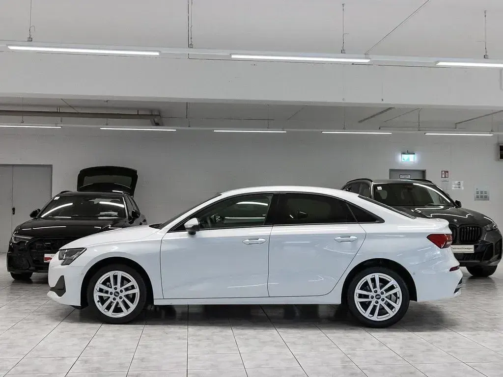 Gebraucht Audi A3 Ambiente 150 PS (110 kW) 2025 Gletscherweiß metallic Limousine