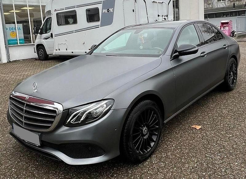 Grau Gebraucht 2018 Mercedes E200 Limousine | 16.000 € (Guter Preis) - Bild 1/4