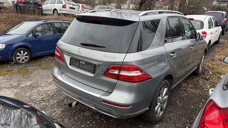 Gebraucht Mercedes ML250 204 PS (150 kW) 2013 Palladiumsilber SUV