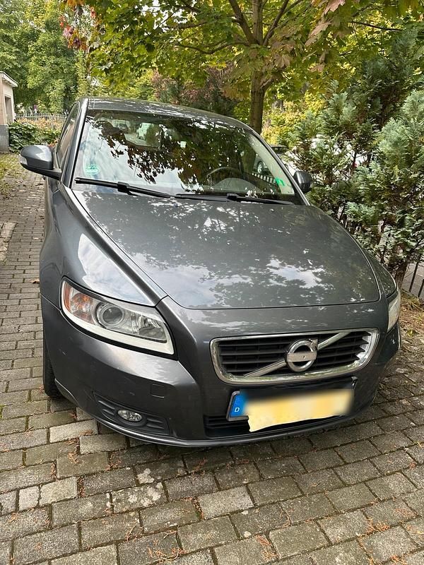 Grau Gebraucht 2012 Volvo V50 Kombi | 3.900 € - Bild 1/4