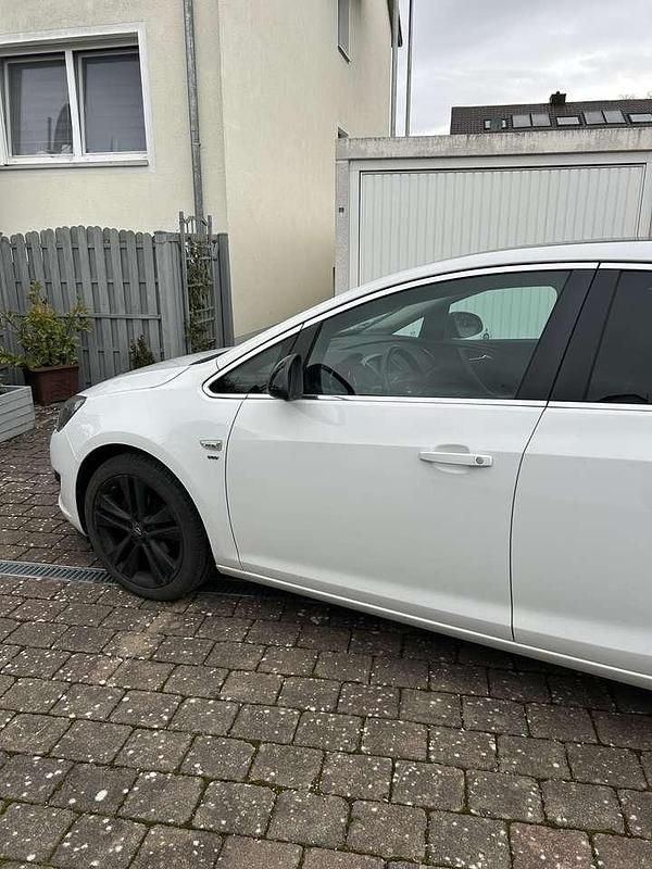 Gebraucht Opel Astra Energy 140 PS (102 kW) 2014 Limousine