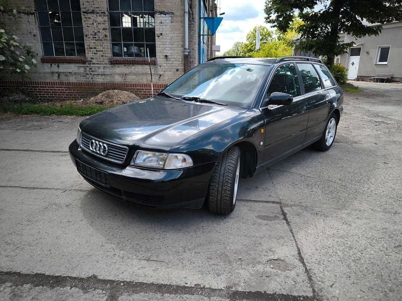 Schwarz Gebraucht 1997 Audi A4 Kombi | 999 € (Guter Preis) - Bild 1/4