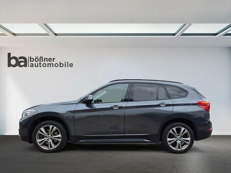 Grau Gebraucht 2019 BMW X1 Sport Line SUV | 18.950 € (Superpreis) - Bild 1/4