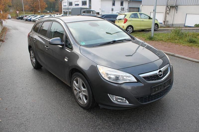 Gebraucht Opel Astra Design Edition 125 PS (91 kW) 2011 Grau Kombi