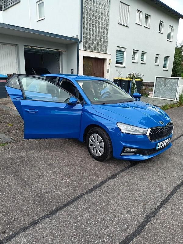 Blau Gebraucht 2024 Skoda Fabia Selection Kleinwagen | 14.799 € (Superpreis) - Bild 1/4