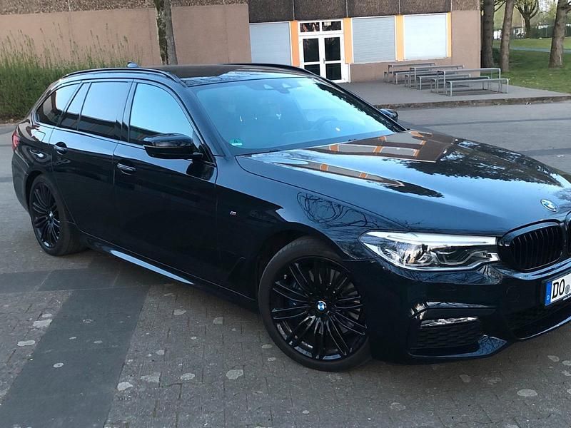 Schwarz Gebraucht 2017 BMW 530 M Sport Kombi | 26.970 € (Fairer Preis) - Bild 1/4