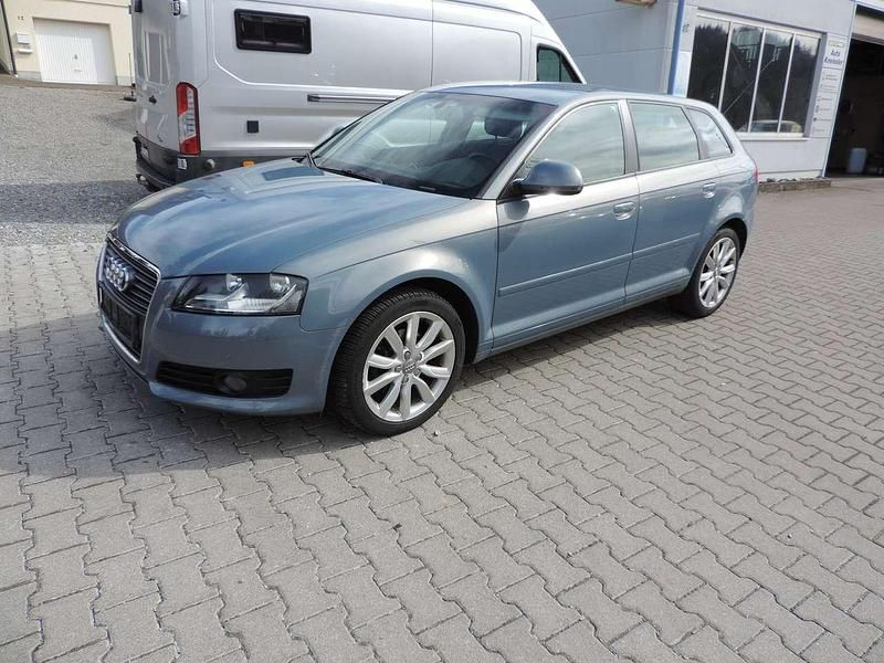 Gebraucht Audi A3 Ambiente 140 PS (102 kW) 2010 Sphärenblau metallic Kleinwagen