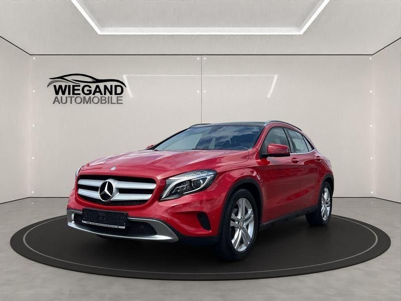 Rot Gebraucht 2014 Mercedes GLA200 Urban SUV | 16.490 € (Fairer Preis) - Bild 1/4