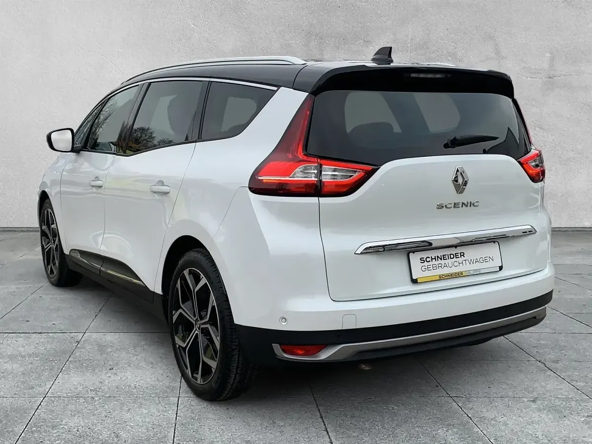 Gebraucht Renault Grand Scénic IV Techno 140 PS (102 kW) 2022 Perlmuttweiß / schwarz Van / Kleinbus
