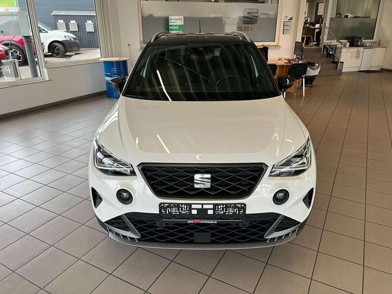 Weiß Gebraucht 2024 Seat Arona FR SUV | 24.490 € (Teuer) - Bild 1/4