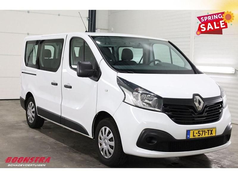 Usado Renault Trafic Expression 126 HP (92 kW) 2018 Branco Monovolume
