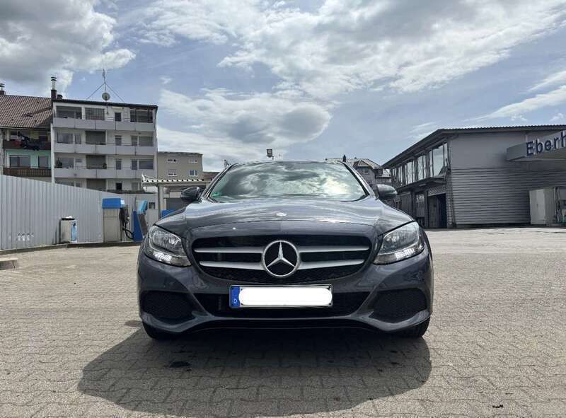 Grau Gebraucht 2016 Mercedes C200 Limousine | 20.999 € (Etwas zu teuer) - Bild 1/4