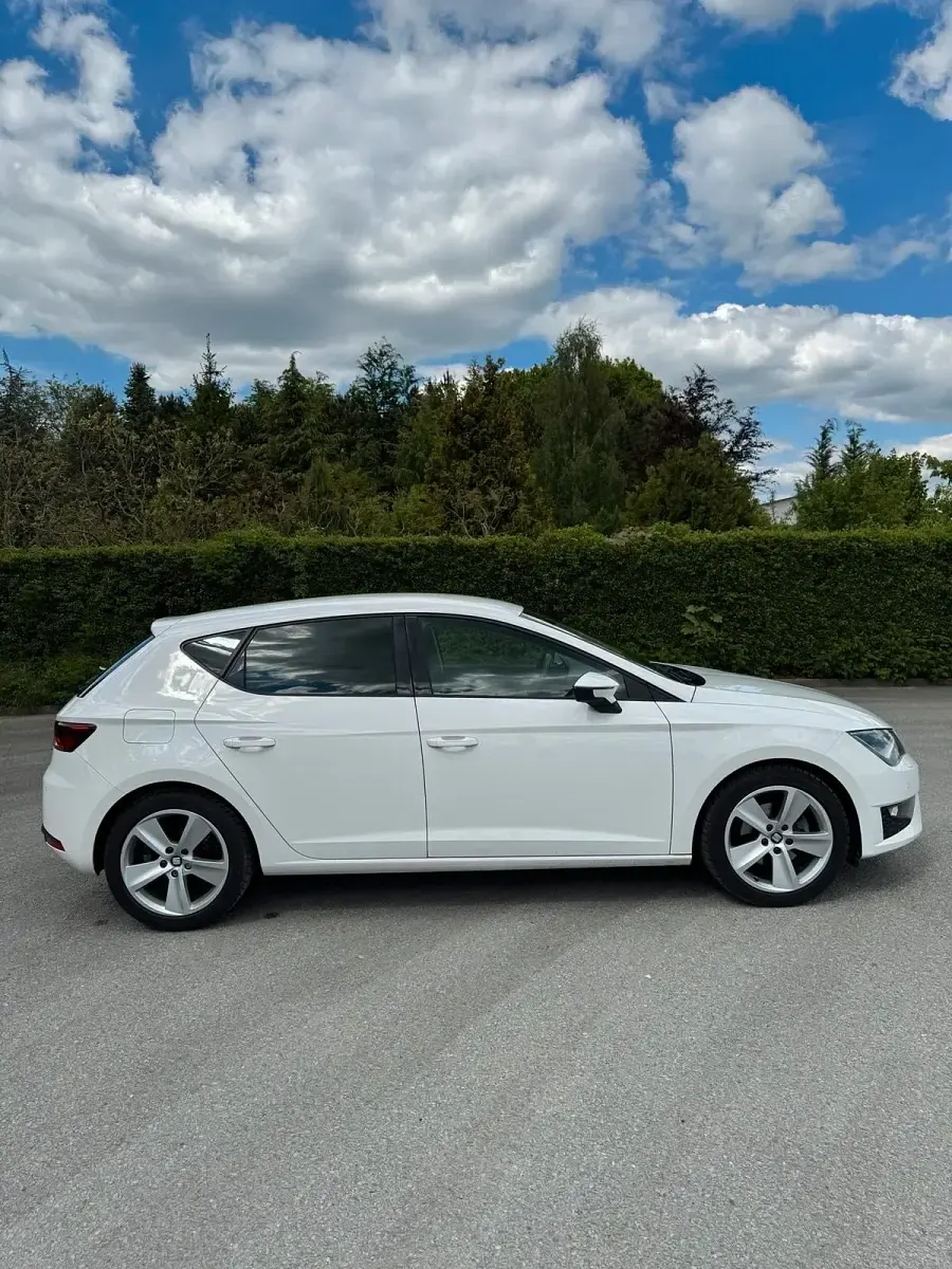 Używany Seat Leon FR 150 KM (110 kW) 2016 Biały Hatchback