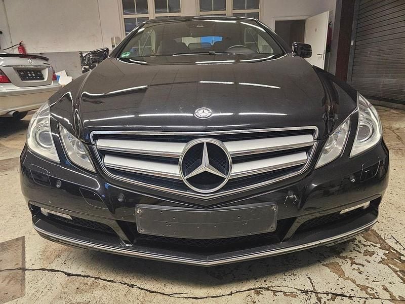 Gebraucht Mercedes E250 204 PS (150 kW) 2010 Schwarz Cabrio
