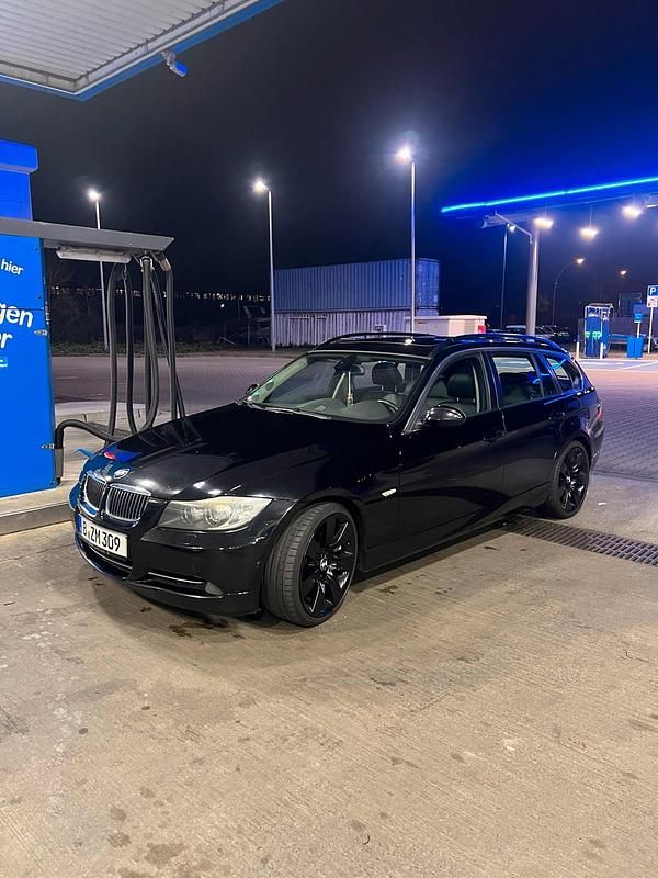 Schwarz Gebraucht 2006 BMW 330 Kombi | 3.400 € (Guter Preis) - Bild 1/4