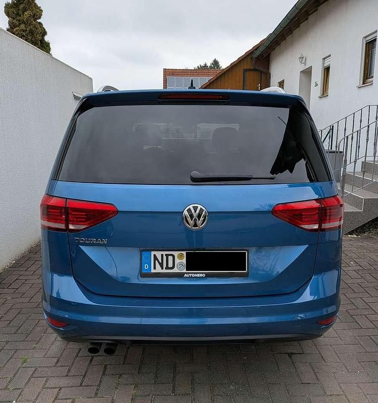 Gebraucht VW Touran Comfortline 150 PS (110 kW) 2018 Blau Van / Kleinbus