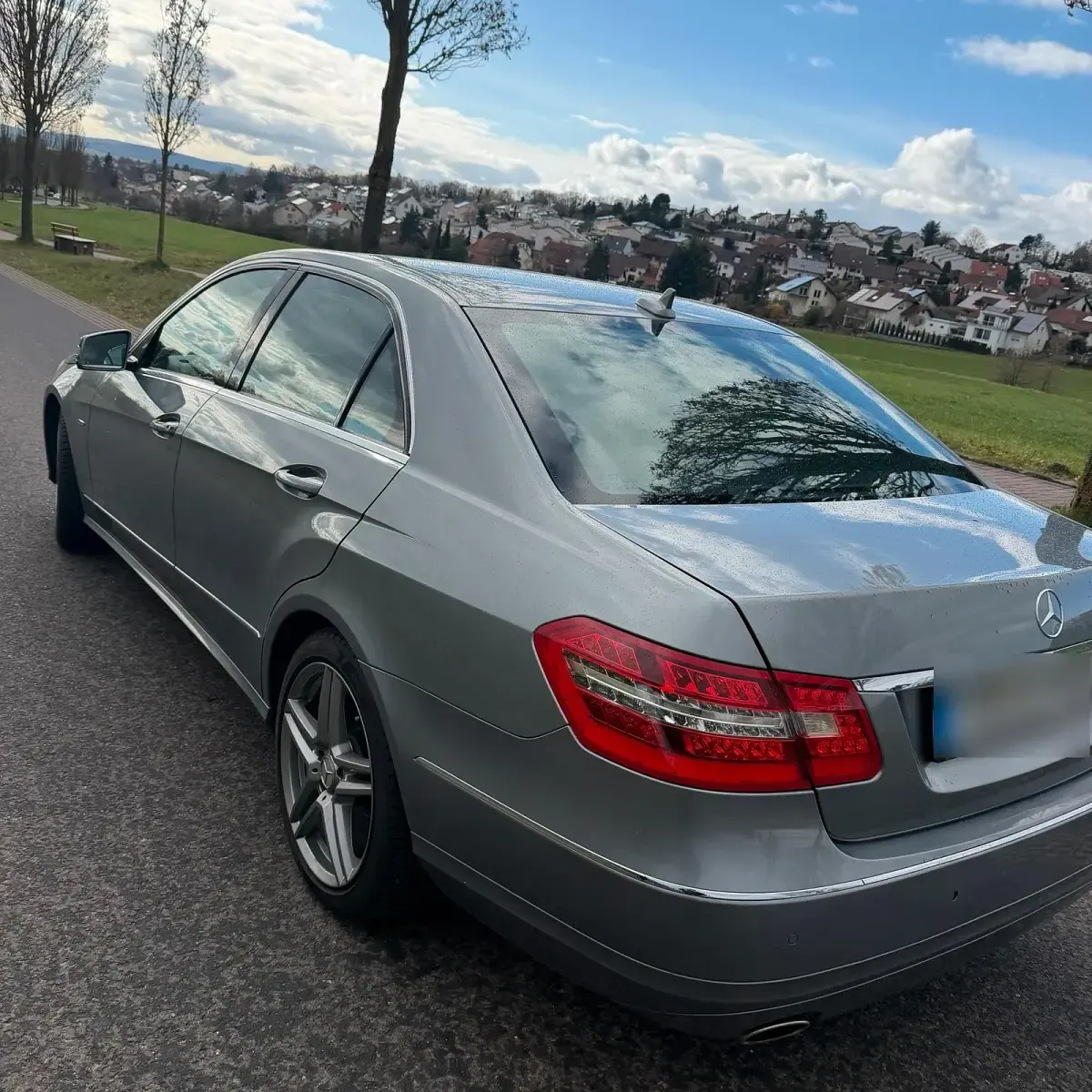 Gebraucht Mercedes E300 Avantgarde 231 PS (169 kW) 2011 Silber Limousine