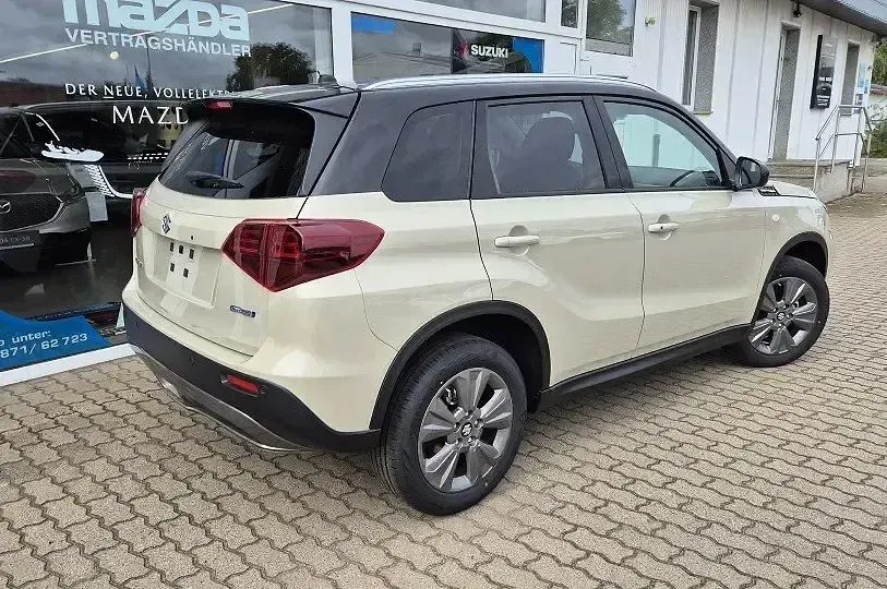 Gebraucht Suzuki Vitara Comfort 110 PS (80 kW) 2025 Savannah ivory / cosmic black SUV