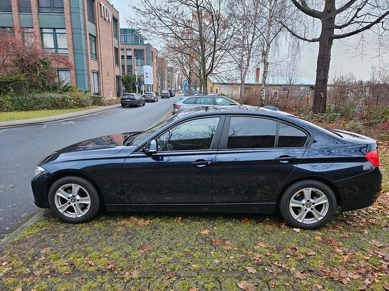 Gebraucht BMW 320 184 PS (135 kW) 2013 Blau Limousine