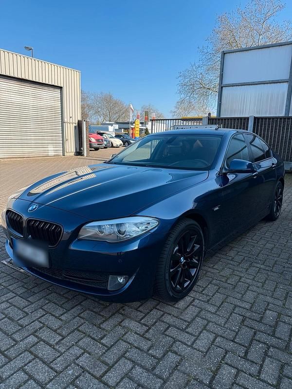 Gebraucht BMW 520 184 PS (135 kW) 2012 Blau Limousine
