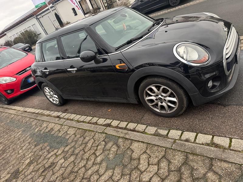 Gebraucht Mini Cooper D 115 PS (84 kW) 2014 Schwarz Kleinwagen