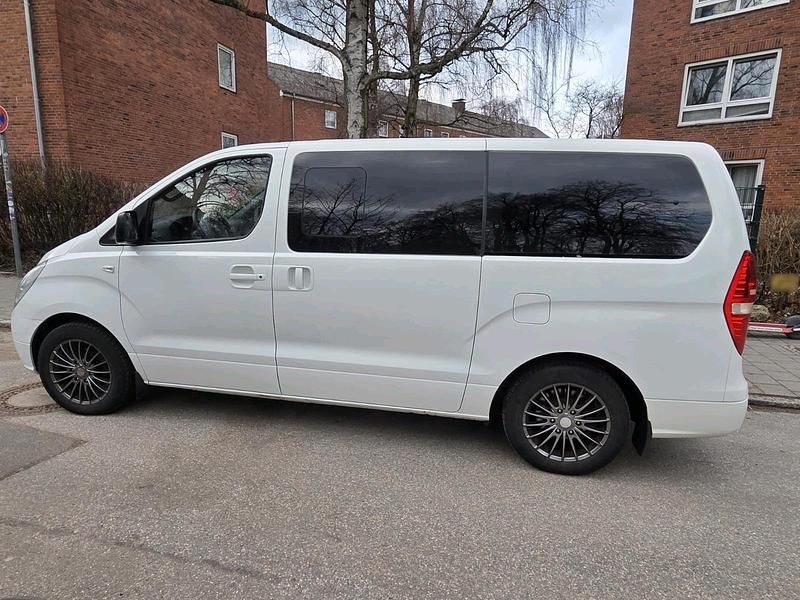 Gebraucht Hyundai H-1 175 PS (128 kW) 2011 Weiß Van / Kleinbus