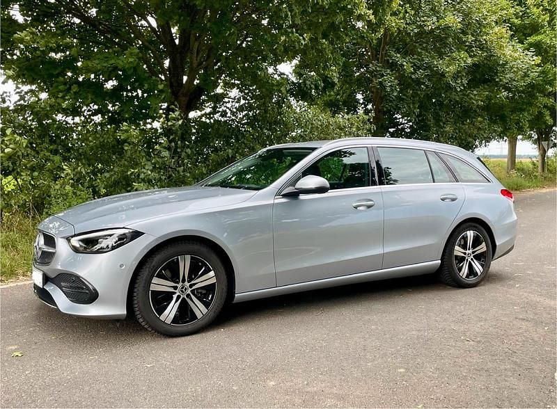 Silber Gebraucht 2023 Mercedes C200 Kombi | 30.900 € (Superpreis) - Bild 1/4