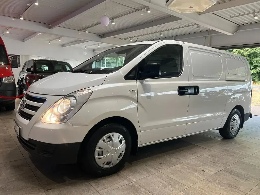 Gebraucht Hyundai H-1 116 PS (85 kW) 2016 Weiß Van / Kleinbus