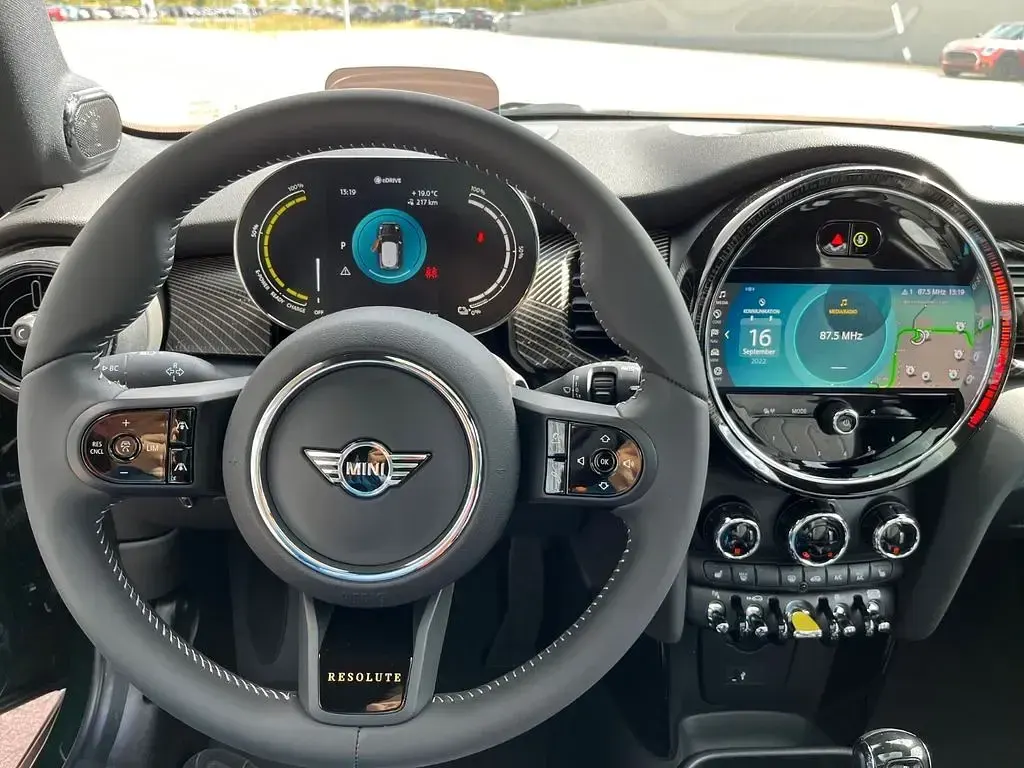 Gebraucht Mini Cooper SE Resolute Edition 135 kW (184 PS) 2023 Grün Kleinwagen