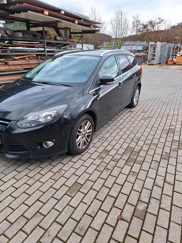 Schwarz Gebraucht 2013 Ford Focus Kombi | 3.000 € (Superpreis) - Bild 1/4