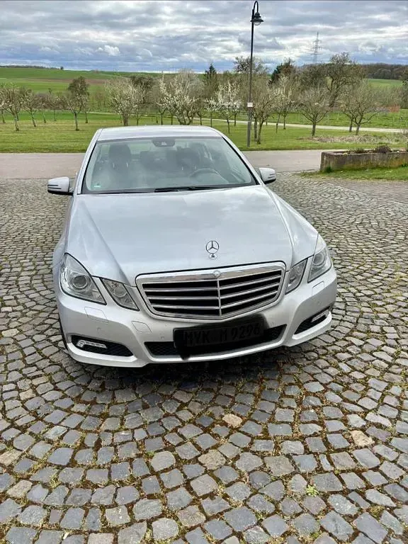 Gebraucht Mercedes E200 Avantgarde 185 PS (136 kW) 2010 Grau Limousine